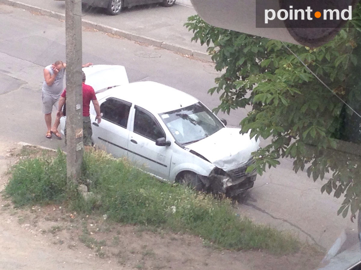 В результате ДТП на Буюканах перевернулся микроавтобус