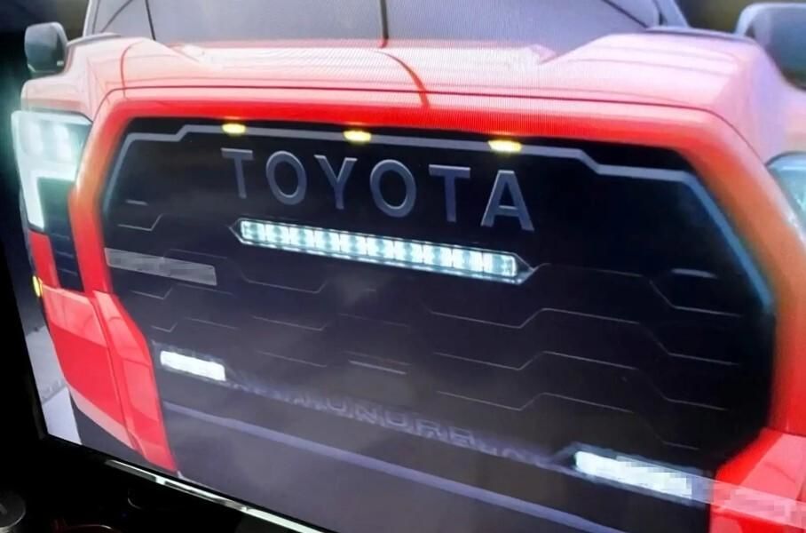 В Сеть «слили» изображения новой Toyota Tundra во внедорожной версии TRD Pro