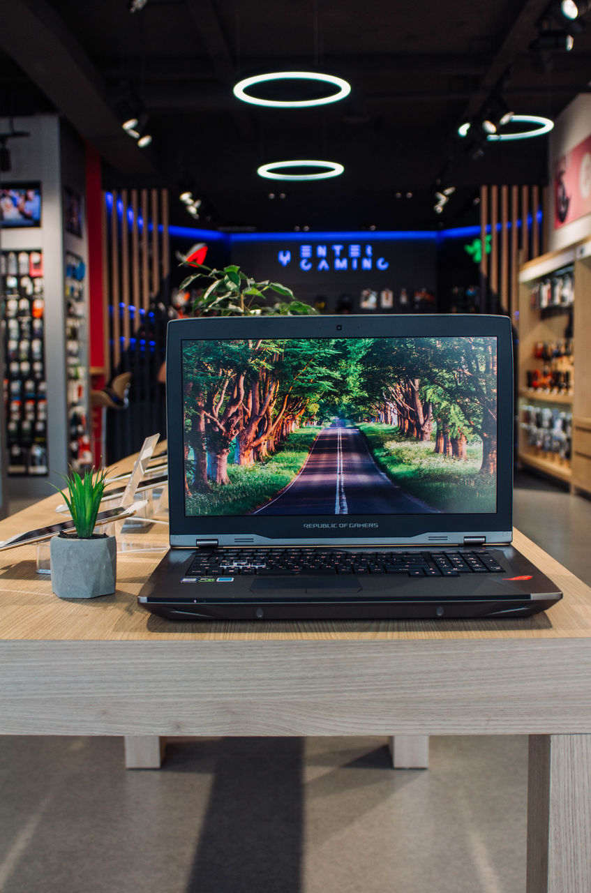 В Молдову привезли самый мощный игровой ноутбук Asus! ®