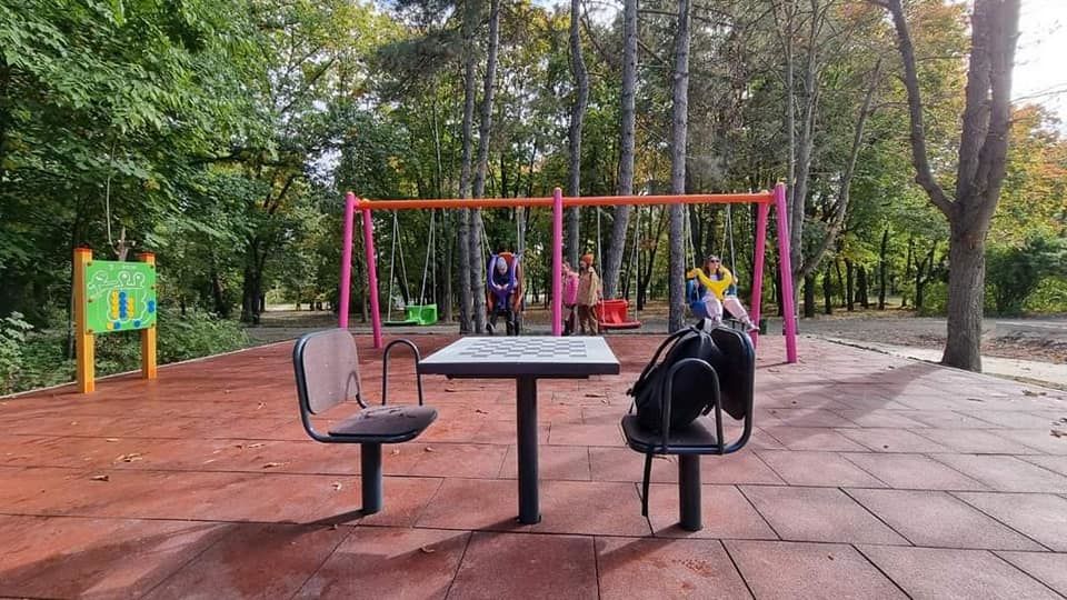 В Кишиневе установили игровой комплекс для детей с особыми потребностями