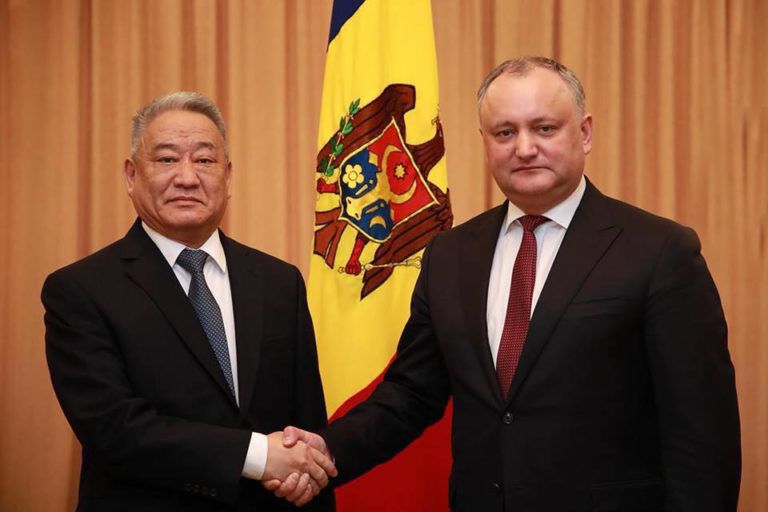 Trei ambasadori noi în Moldova, cu sediile la Bucureşti, Sofia şi Bruxelles, au transmis scrisorile de acreditare lui Dodon