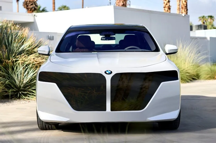 Новые модели BMW могут получить умную решетку радиатора со скрытыми фарами