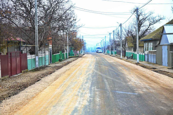 В Котовском завершилась укладка асфальта по центральной дороге