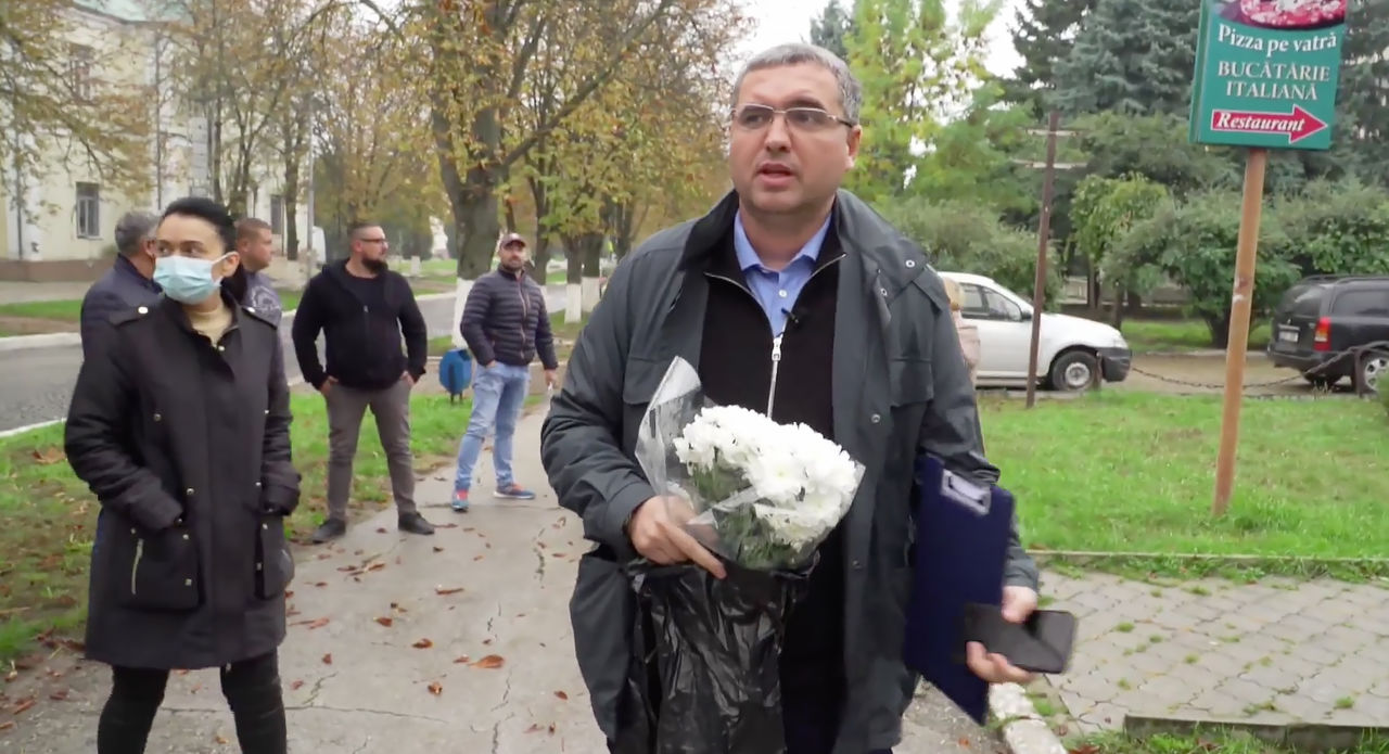 Усатый в Фалештах пришел на встречу с Додоном: "Ты все равно сядешь!"