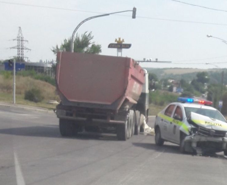 На Чеканах произошла авария с участием автомобиля полиции