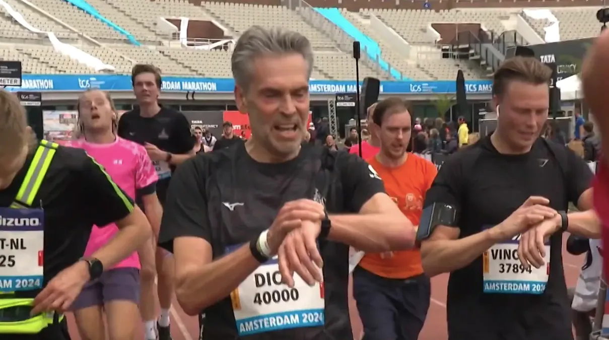 Premierul Olandei a alergat un semimaraton în Amsterdam, ascunzându-se sub un pseudonim