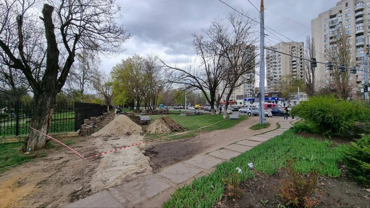 На Ботанике начались работы по обустройству зелеными насаждениями