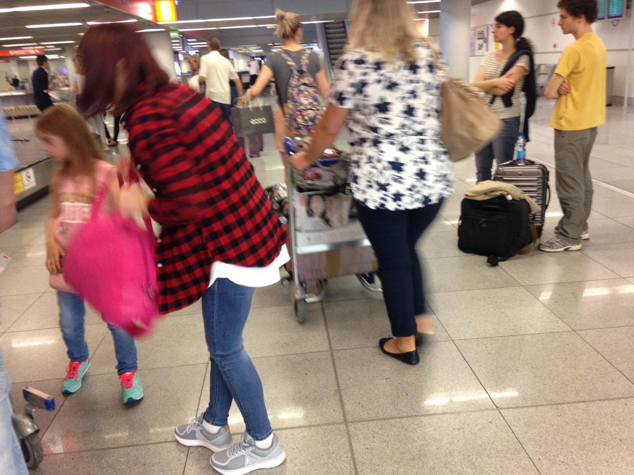 Călătorie de coșmar: Moldoveni, blocați pe Aeroportul Chopin Varșovia