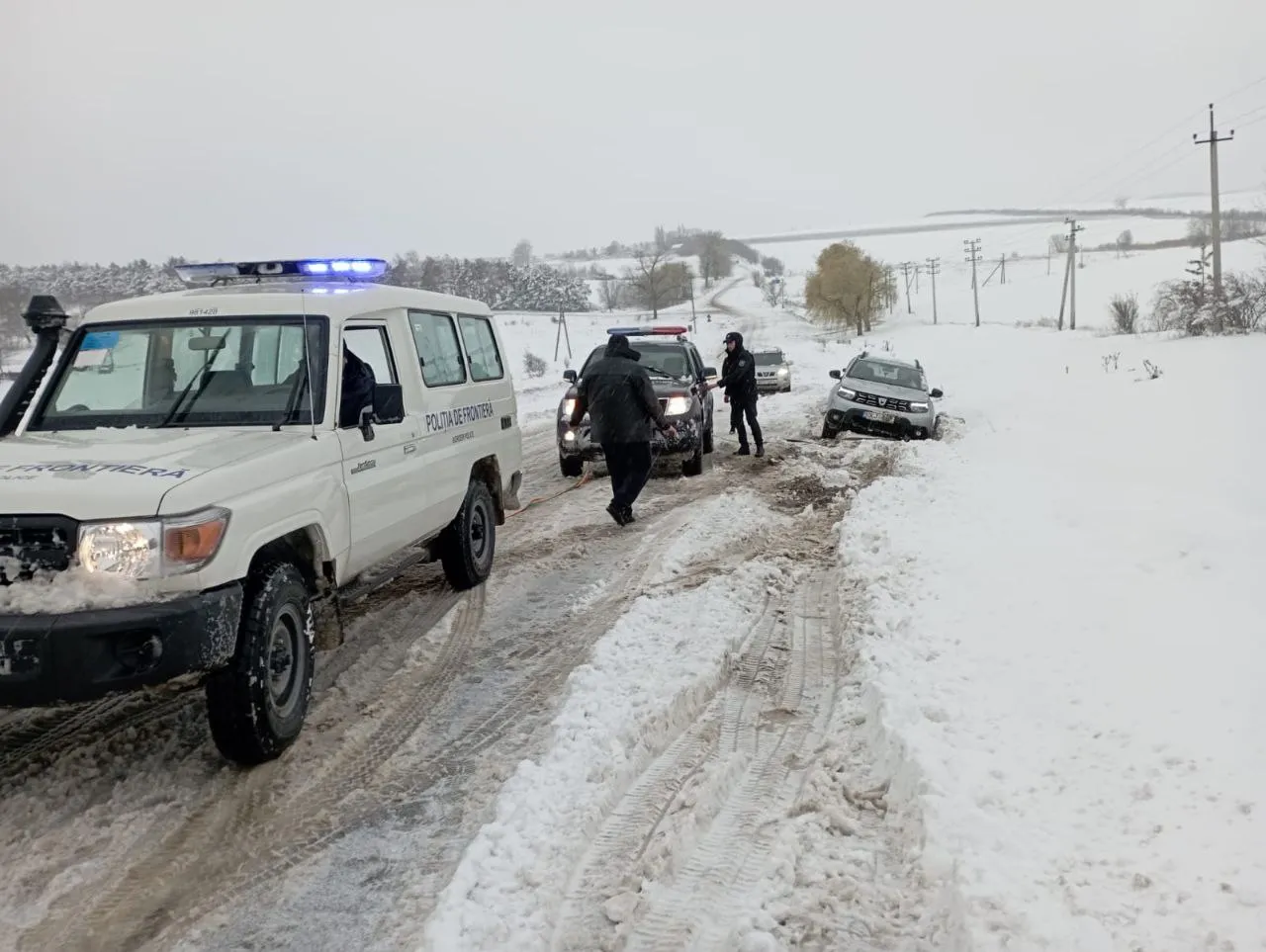 Движение транспорта на молдавско-румынской границе затруднено из-за снегопада