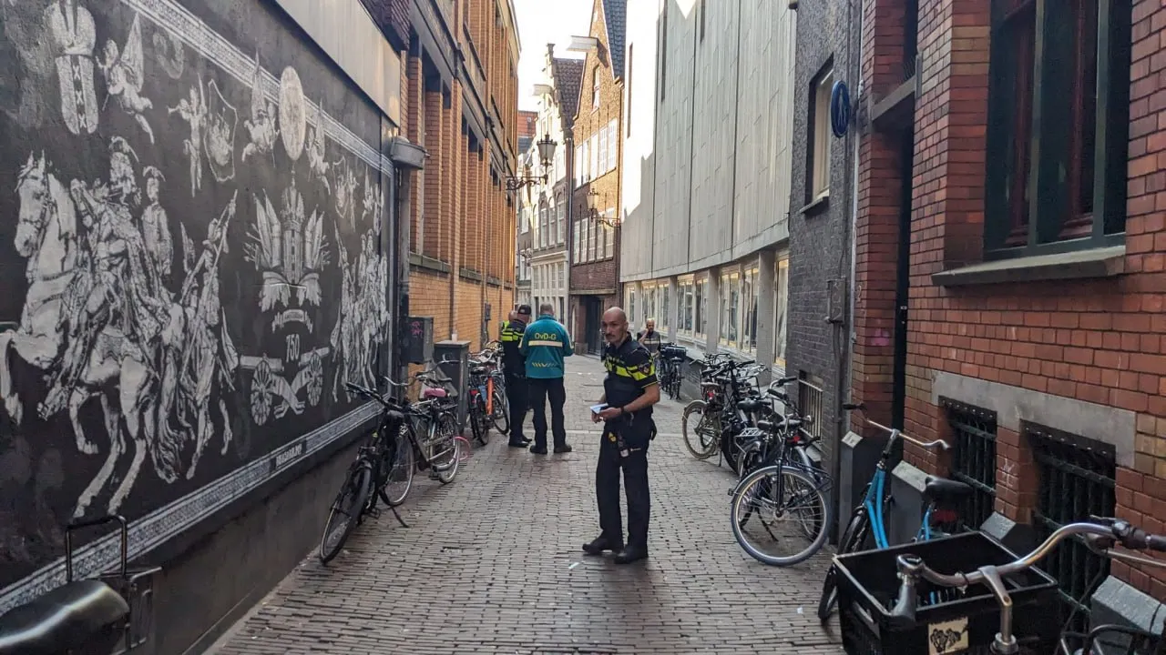 Un bărbat necunoscut a atacat cu un cuțit oamenii din centrul Amsterdamului