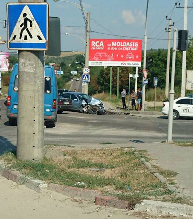 На Чеканах столкнулись два легковых автомобиля