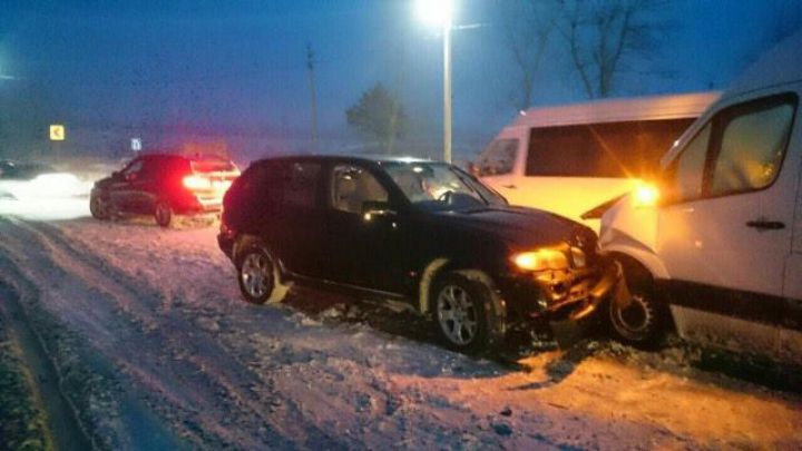 Trei BMW X5 accidentate într-o zi