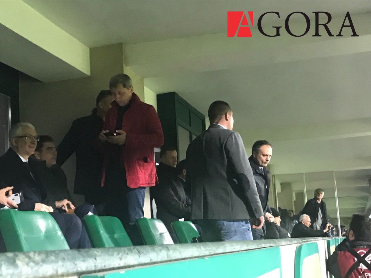 Президент и политики пришли посмотреть матч Молдова-Франция