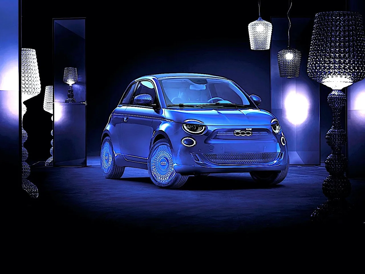 Fiat представил эксклюзивные городские электромобили с ярким дизайном
