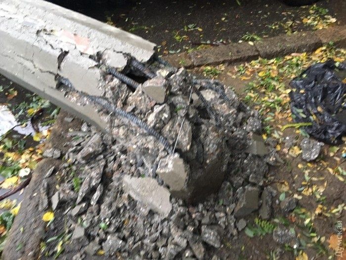 В Затоке сильный ураган смыл набережную