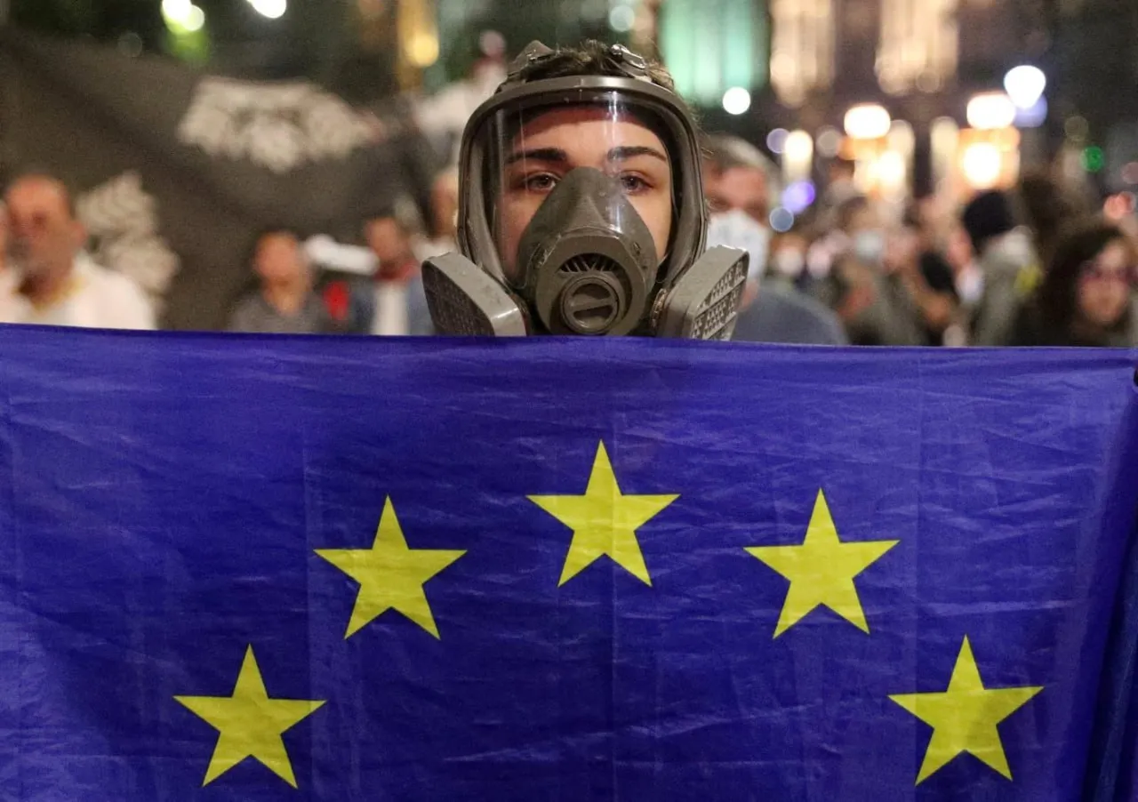 Протесты в Тбилиси: полиция применила перцовый газ