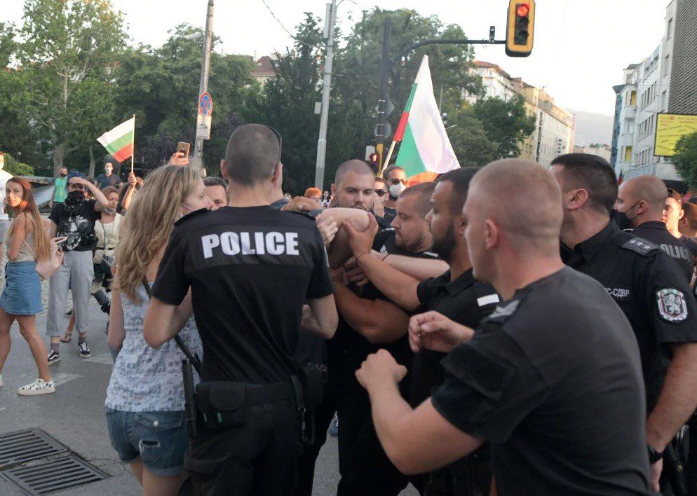 Протест в Софии разросся до национального
