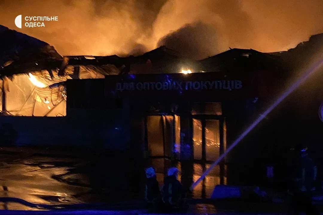 Ракетный удар по Одессе: в городе возникло несколько пожаров, есть раненые
