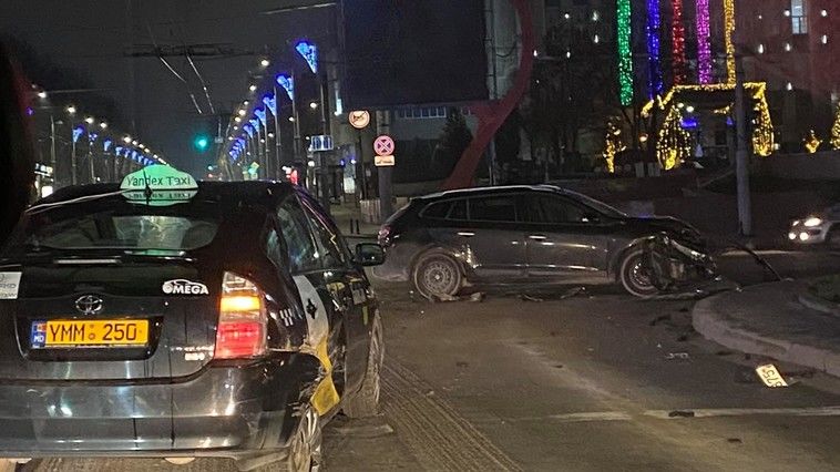 В центре Кишинева произошло ДТП с участием машины такси