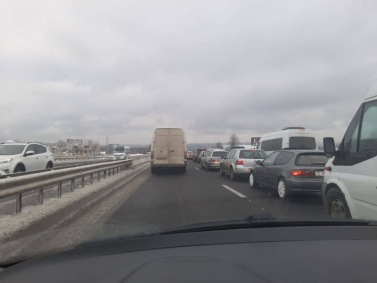 В Кишиневе образовались многокилометровые пробки
