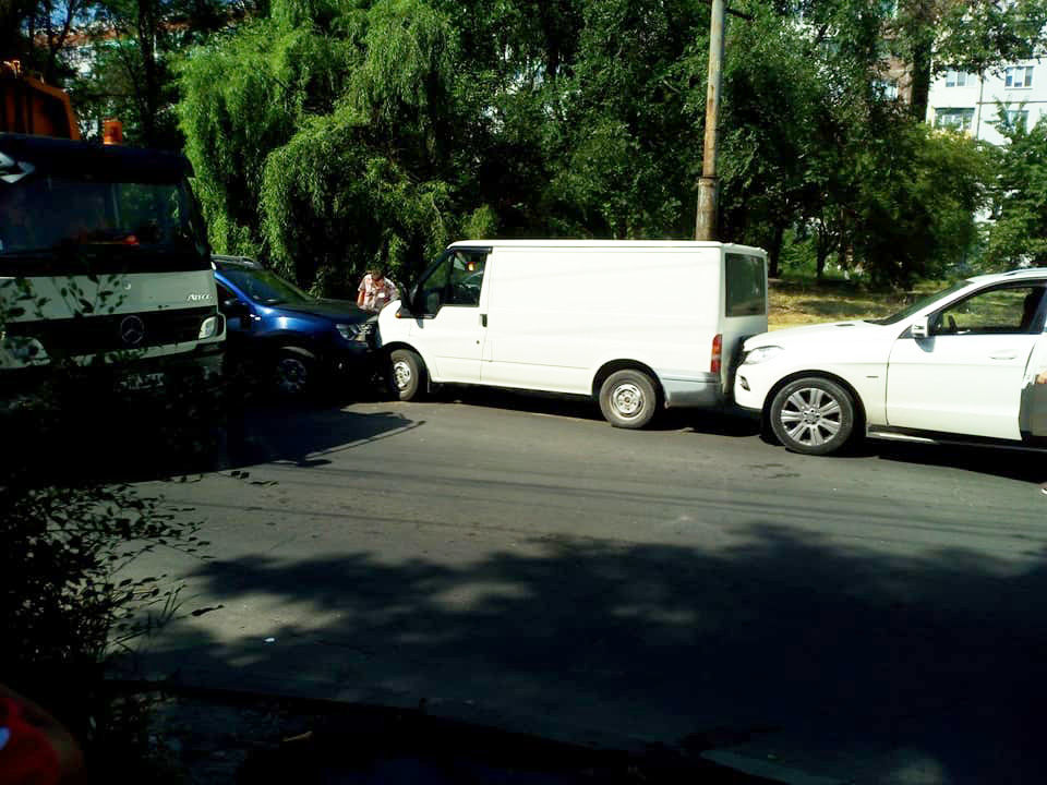 Цепная авария в Кишиневе спровоцировала большую пробку