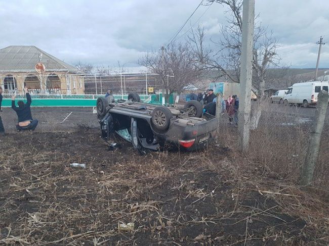 В Чимишлии водитель под действием наркотиков врезался в забор и перевернулся