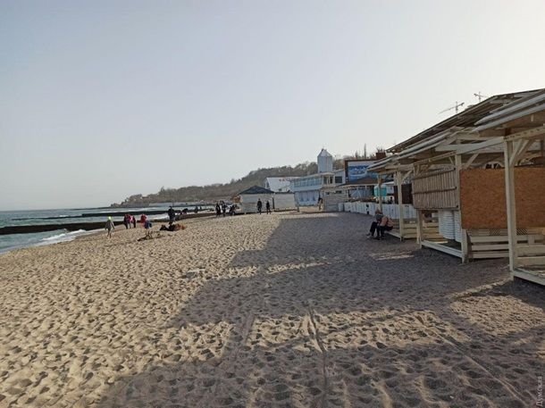 Одесситы "самоизолируются" на море