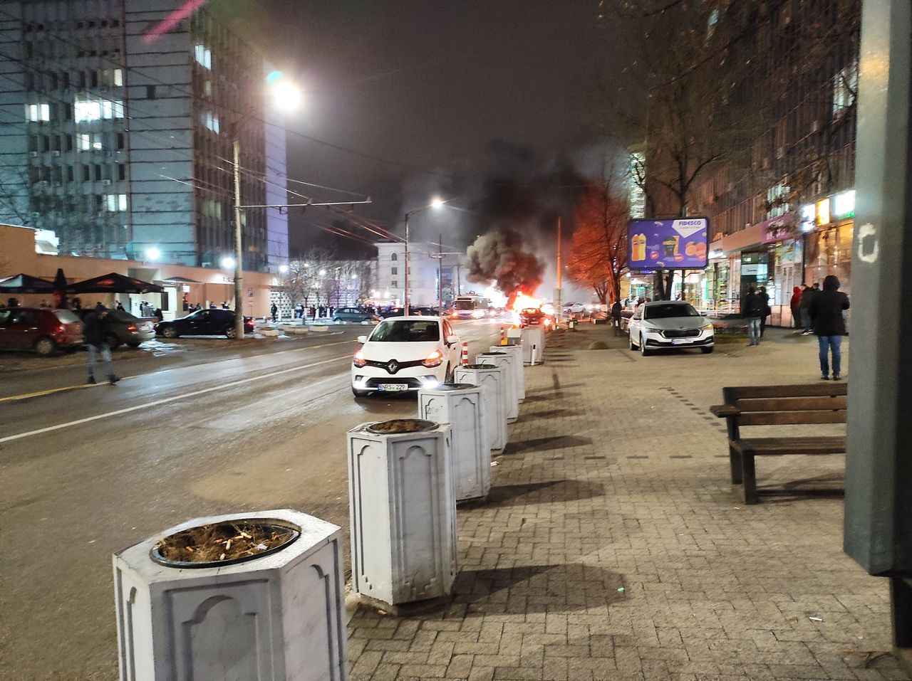 В центре Кишинева вспыхнула машина
