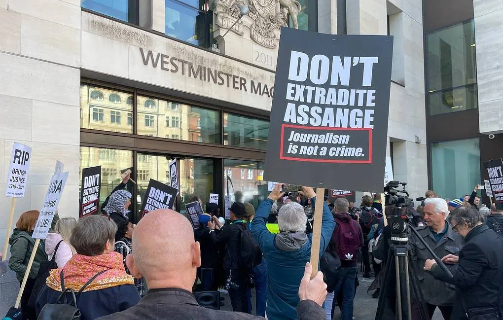 Лондонский суд выдал ордер на экстрадицию в США основателя Wikileaks Джулиана Ассанжа