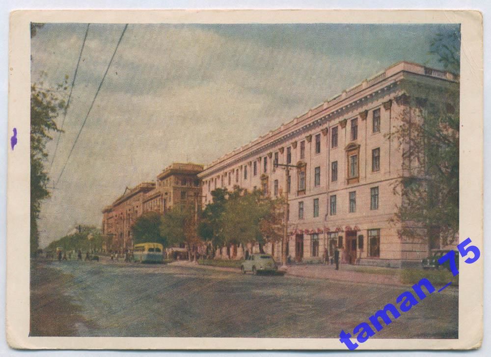В центре Кишинева сняли лепнину, украшавшую фасад здания