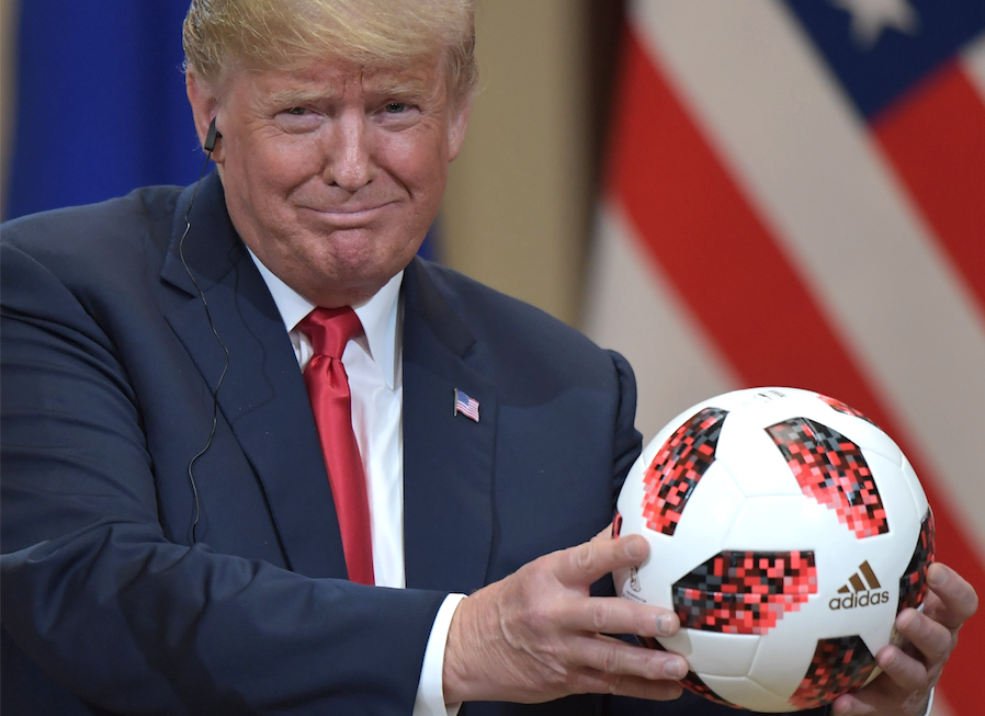 Спецслужбы США проверяют подаренный Путиным Трампу футбольный мяч