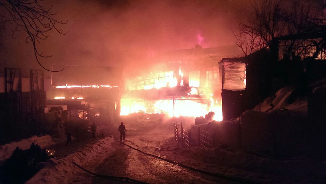 Un club din București a ars în totalitate noaptea trecută