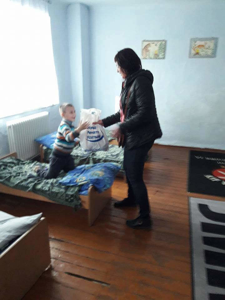 Более 7000 пасхальных подарков раздали волонтеры фонда Усатого