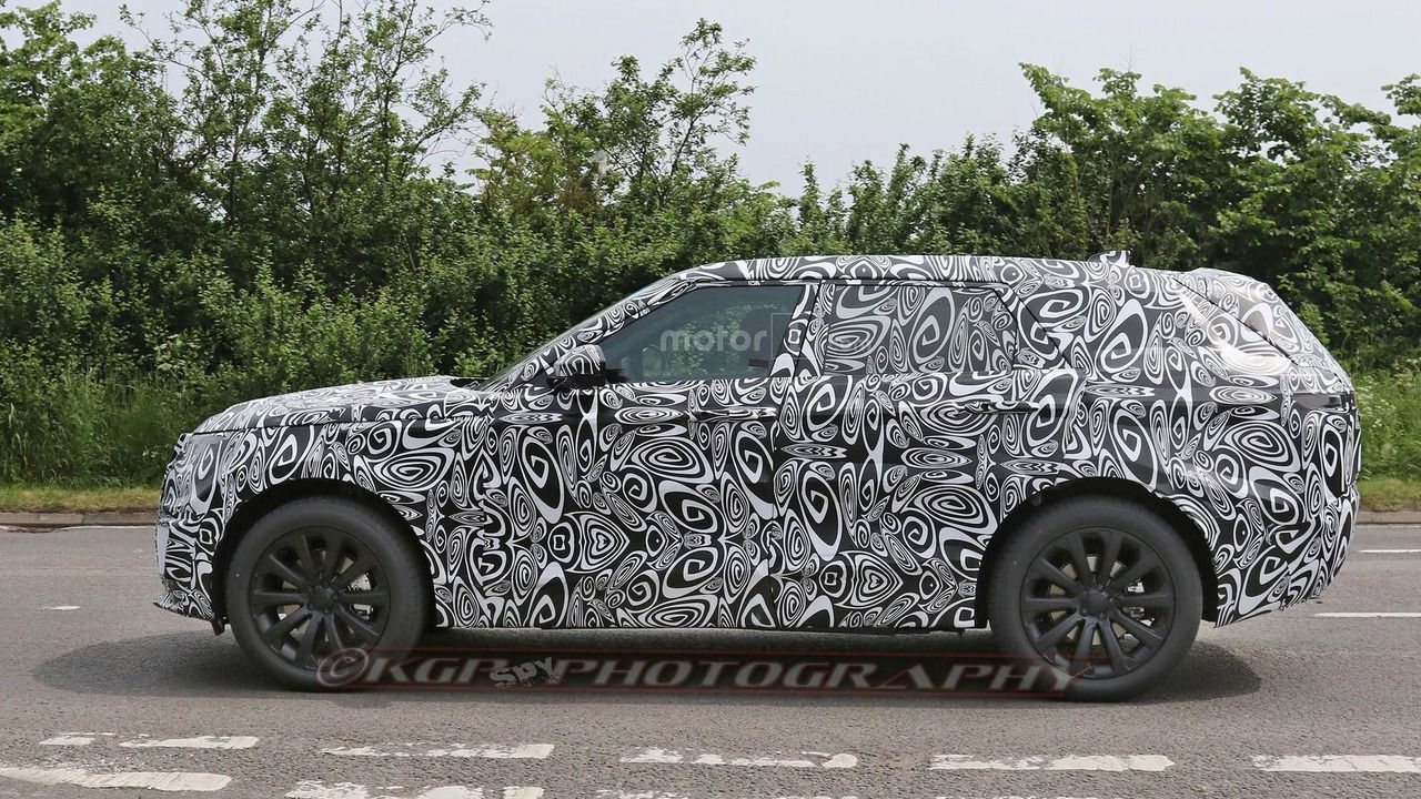 Land Rover начал дорожные испытания конкурента BMW X6