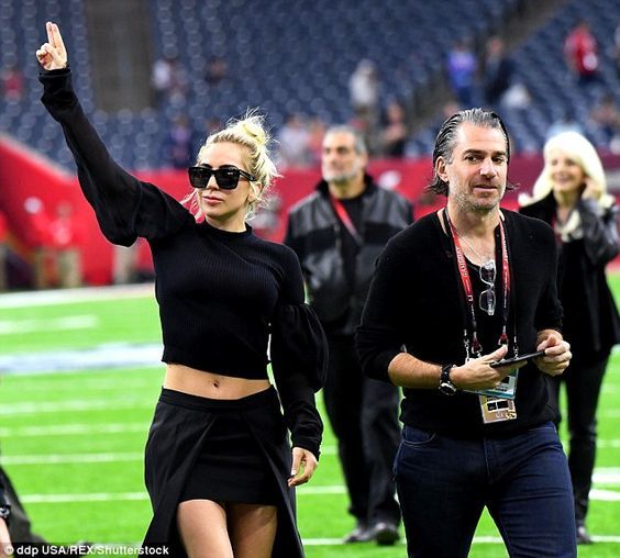Lady Gaga s-a logodit în secret. Cum arată alesul inimii ei
