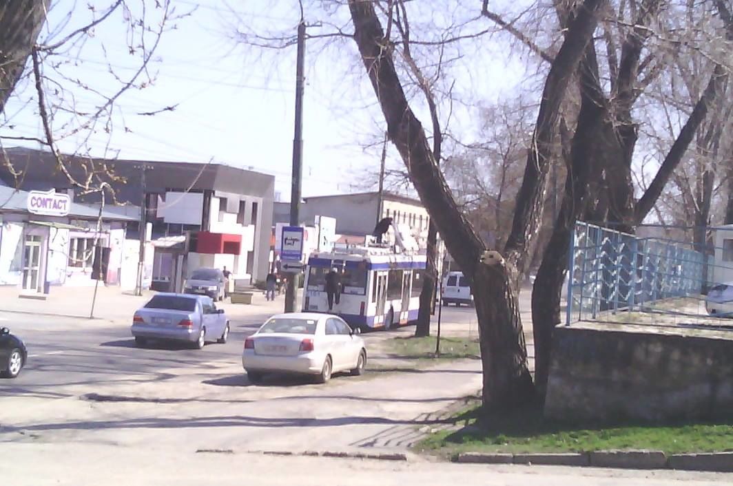 В Кишиневе задымился троллейбус с людьми