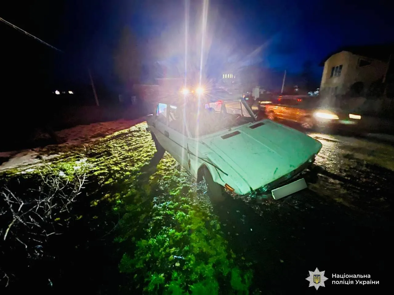 Un moldovean beat a intrat cu un VAZ într-un bloc de beton în Ucraina