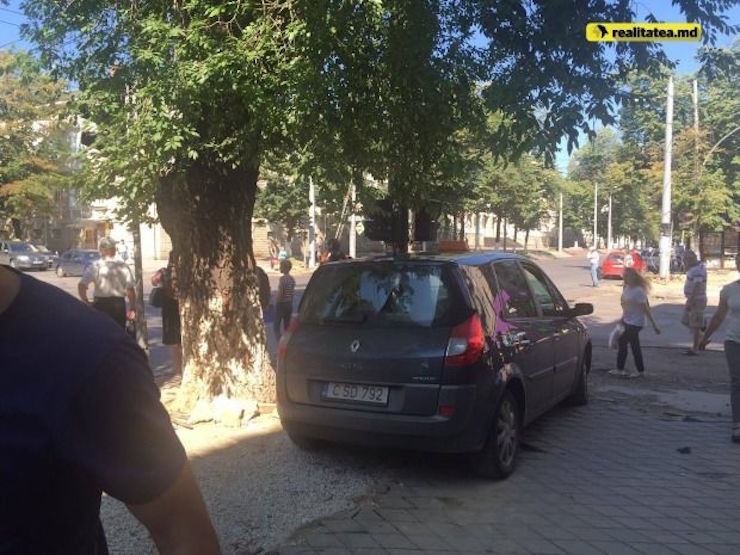 Тротуары на бульваре Штефана чел Маре становятся полностью непроходимыми