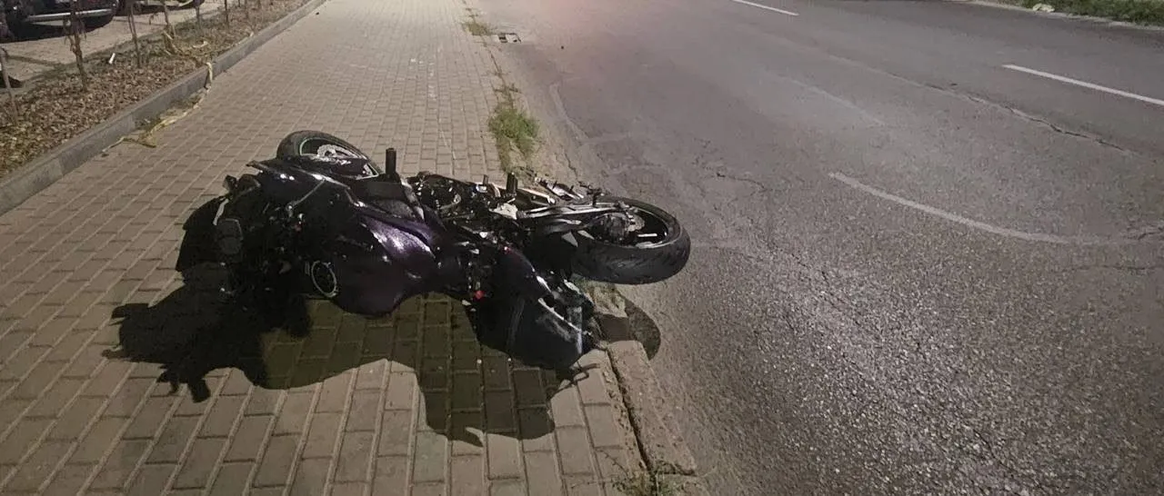 Un motociclist a murit în urma unui accident în Capitală: Șoferul unui Opel, reținut