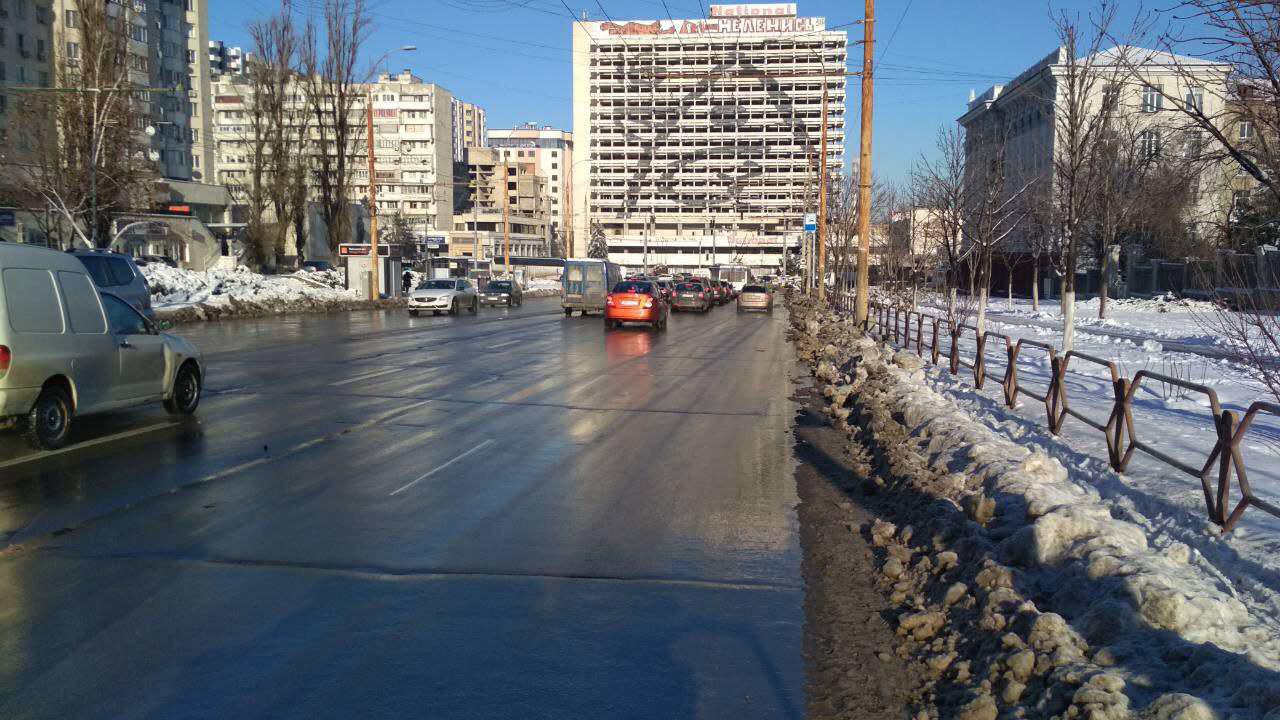 Улицы Кишинева очищены, а в Бельцах завалены снегом