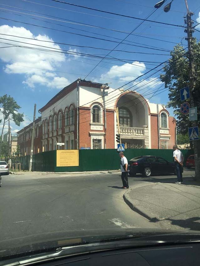 Старинное здание в центре Кишинева сносят ради новостройки