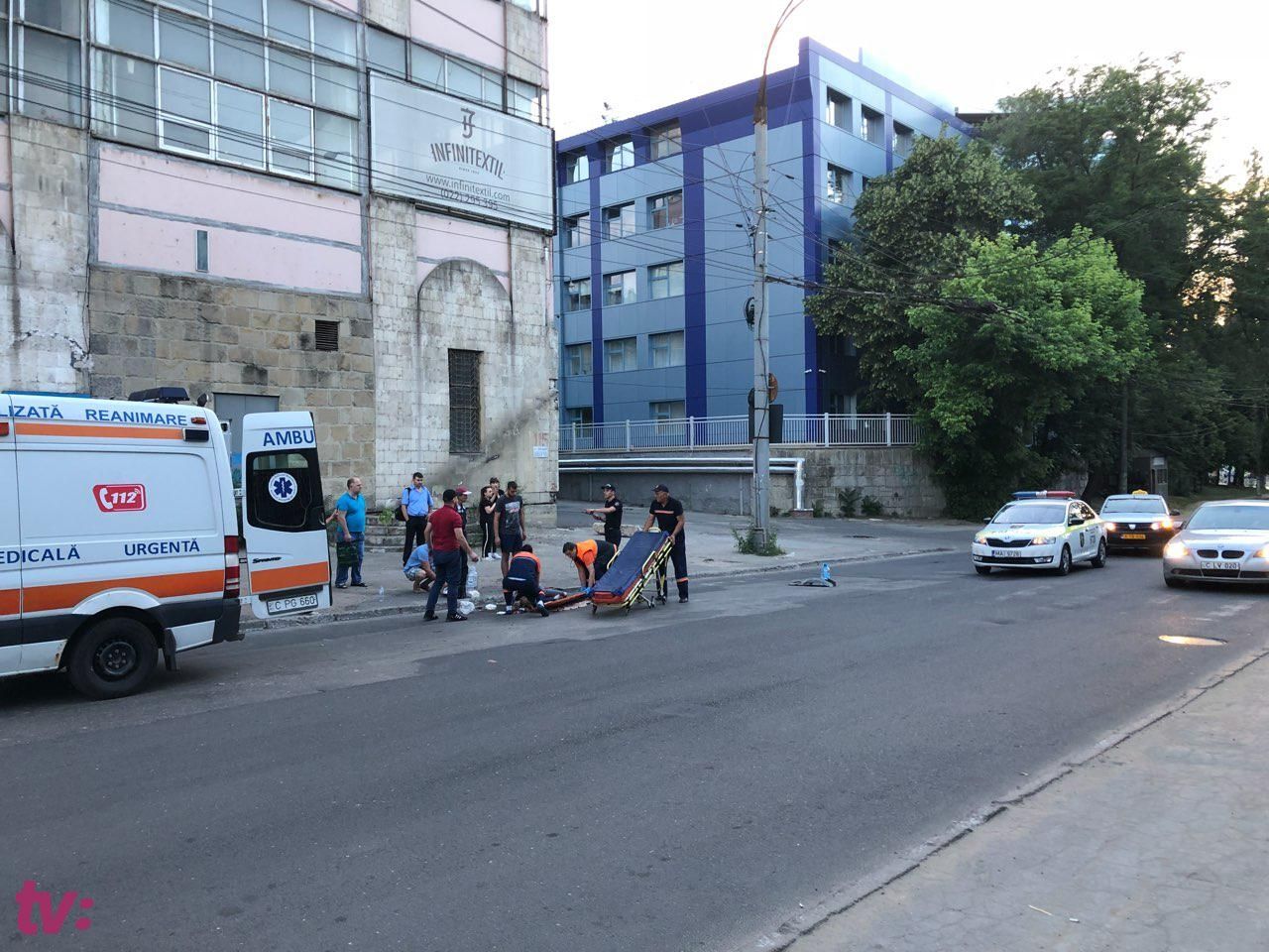 ДТП в столице: девушку сбили на “зебре”