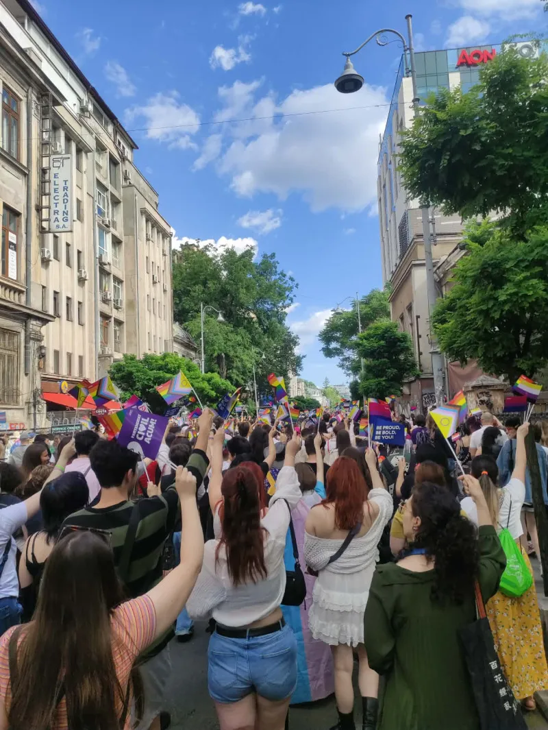 В Бухаресте в один день прошли ЛГБТ-прайд и «Марш нормальности»