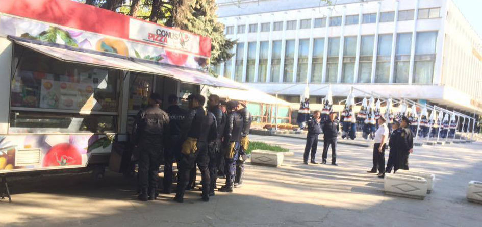 В Кишиневе митинг протеста закончился столкновениями с полицией