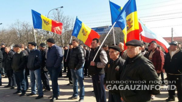 Митинг в Комрате собрал автолюбителей юга Молдовы: «Требуем отменить драконовские штрафы»