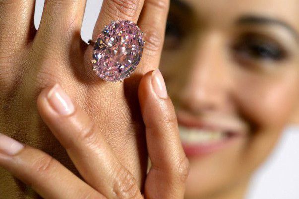 Cum arată și cine sunt proprietarii celui mai valoros diamant din lume