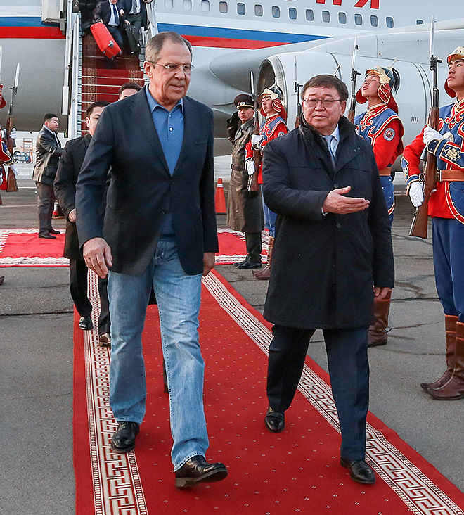 Serghei Lavrov a apărut în blugi pe covorul roșu