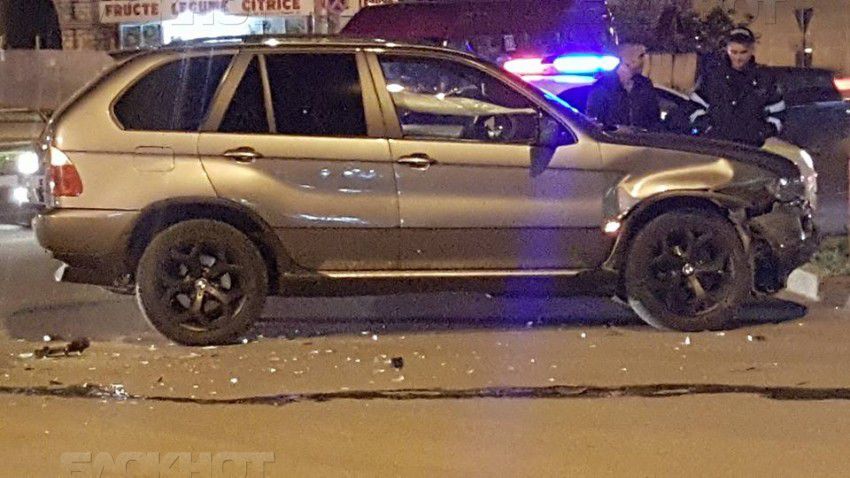 На Чеканах произошла авария с участием BMW X5