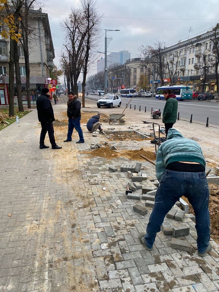 Генпримар: После сноса незаконного магазина в столице обновлен тротуар