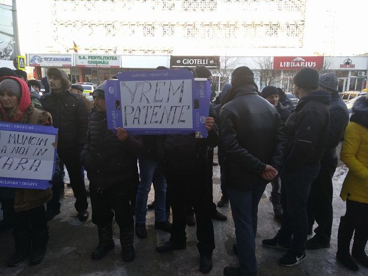 Торговцы протестовали у зданий налоговой службы и правительства Молдовы